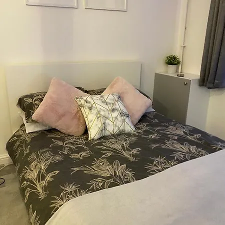 Luxury 1 Bedroom Apartment